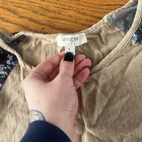 Umgee Blouse - Picture 2 of 2